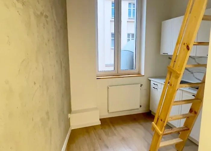 With A Mezzanine In The Center Daire